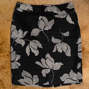 ANN Taylor navy‎ floral cotton lined pencil skirt